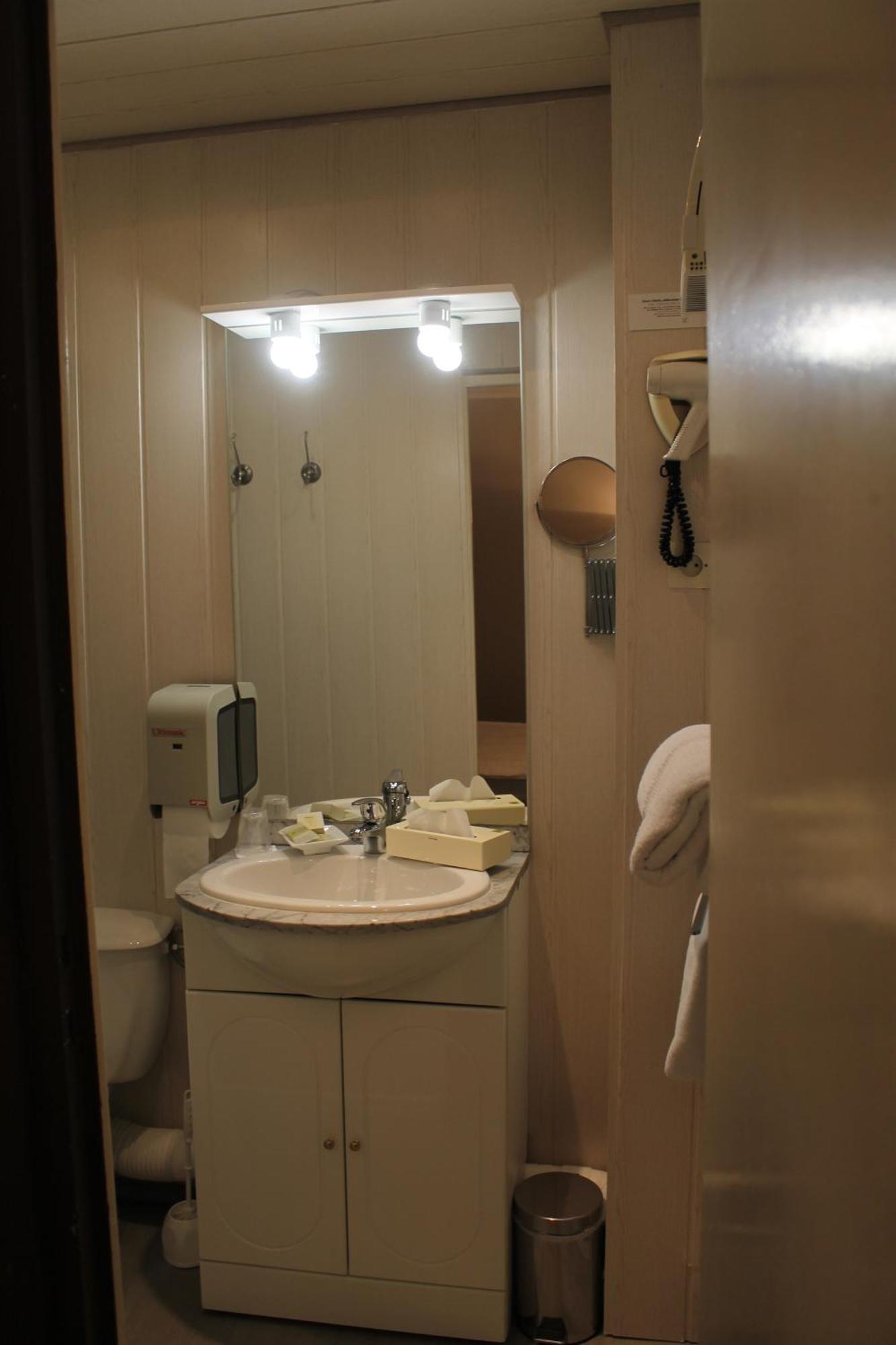 Hotel Les Alpes Allevard Zimmer foto